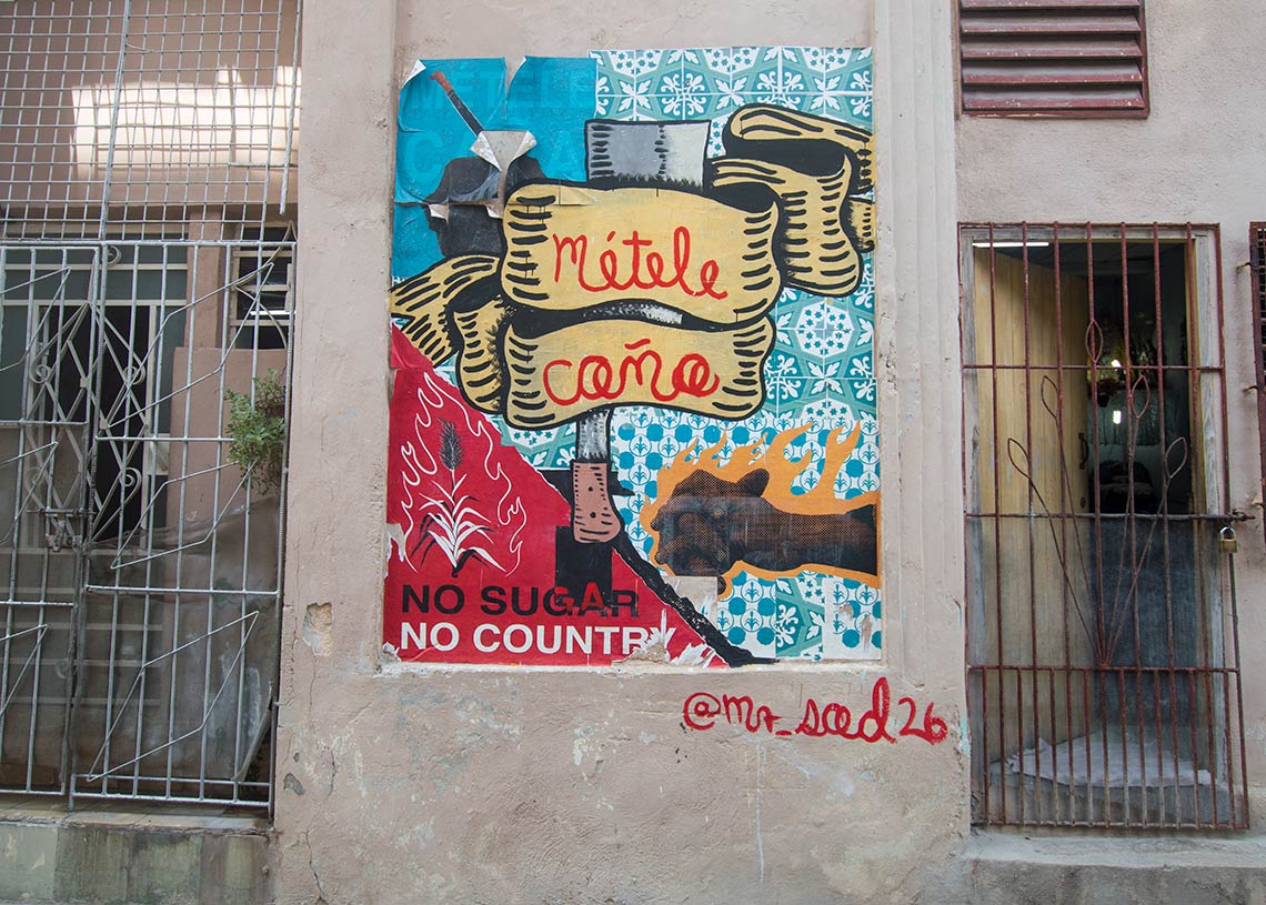 Cartel y grafiti en La Habana. Foto: Otmaro Rodríguez.