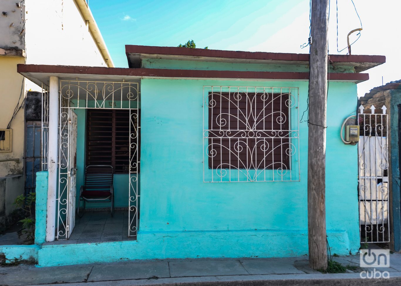 La casa de la calle Agramonte número 191 y el poste de la electricidad donde contabamos como base de las escondidas. Foto: Kaloian.