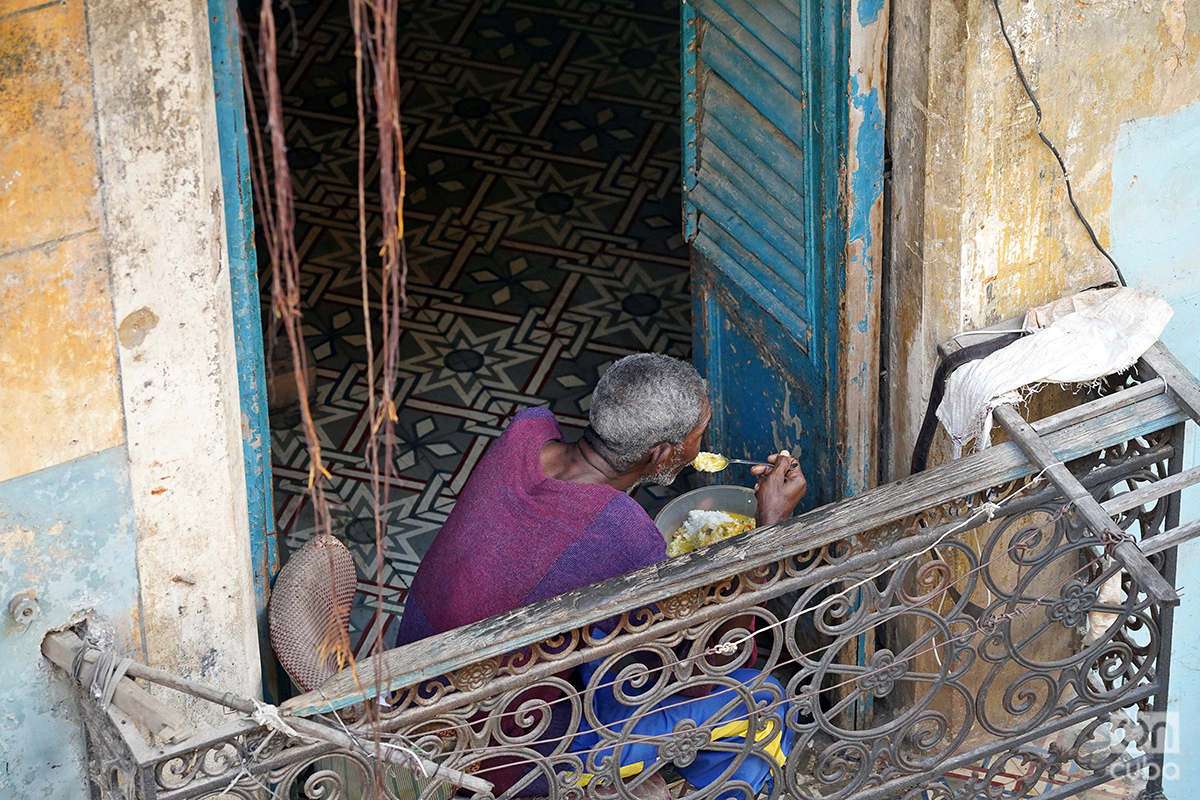 Hoy la población cubana decrece y envejece. Foto: Alejandro Ernesto.