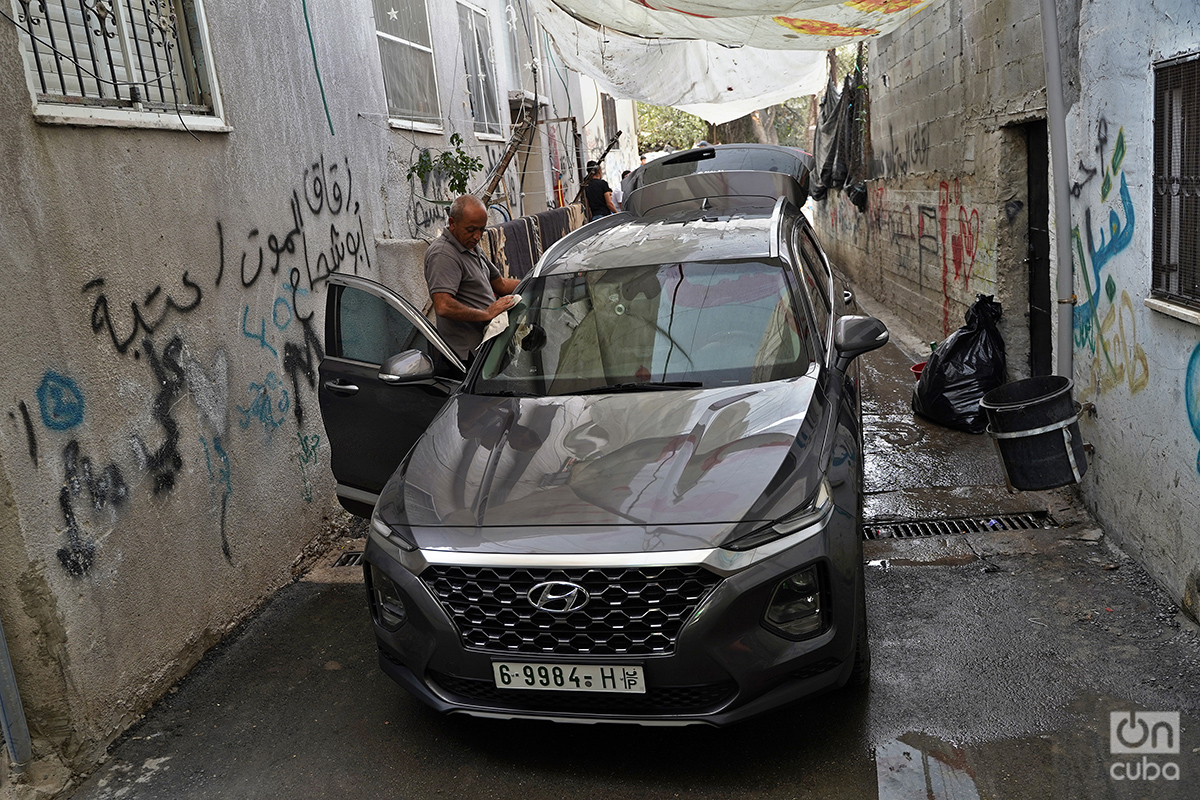 A pesar de las incursiones del ejército de Israel y los ataques de colonos, la vida intenta seguir su cauce en el campo de refugiados palestinos de Nur Shams, en Cisjordania ocupada. Foto: Alejandro Ernesto.