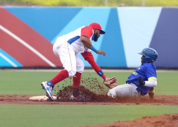 Cuba debutó con victoria ante Colombia en el béisbol de los Juegos Panamericanos de Santiago de Chile. Foto: Roberto Morejón / Jit.