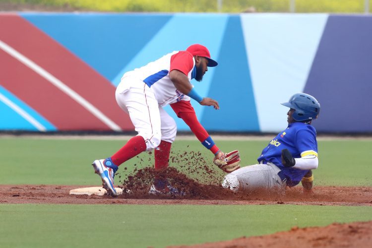 Cuba debutó con victoria ante Colombia en el béisbol de los Juegos Panamericanos de Santiago de Chile. Foto: Roberto Morejón / Jit.