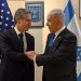 Foto de archivo del secretario de Estado Antony Blinken (izq) junto al primer ministo de Israel Benjamin Netanyahu, durante un encuentro en Tel Aviv. Foto: EFE / Archivo.
