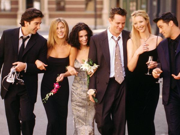 Los protagonistas de Friends, desde la izquierda, David Schwimmer, Jennifer Aniston, Courteney Cox Arquette, Matthew Perry, Lisa Kudrow y Matt Leblanc. Foto: Cordon Press.