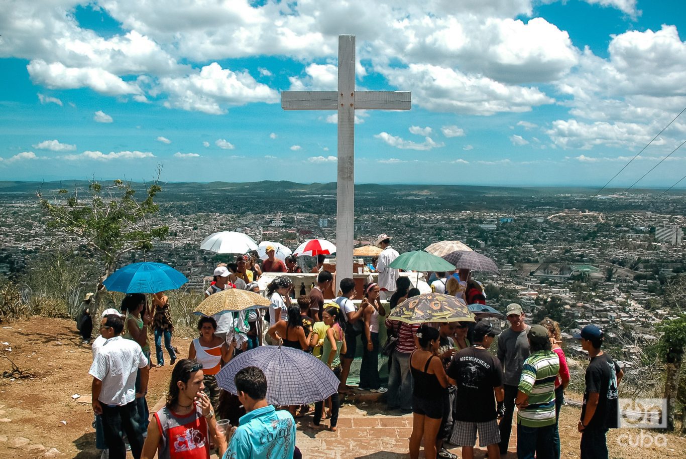  Peregrinación en la Loma de la Cruz, en Holguín. Foto: Kaloian.