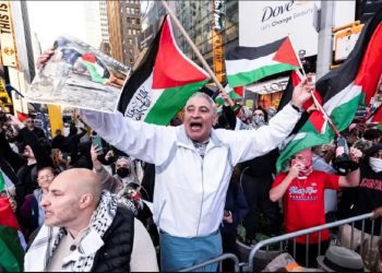 Manifestación en apoyo de Palestina cerca de Times Square, en Nueva York. Foto: Justin Lane / EFE vía forbes.com,mx