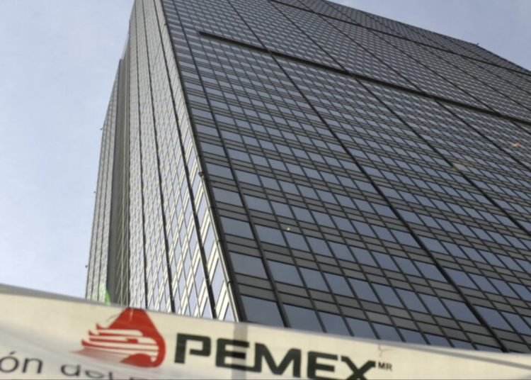 Torre Corporativa de Petróleos Mexicanos (PEMEX), ubicada en Ciudad de México. Imagen de archivo. EFE/Mario Guzmán.