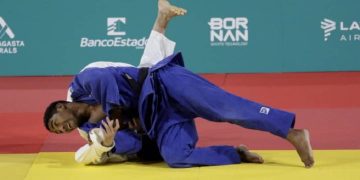 El judoca cubano Orlando Polanco (de azul), bronce en los 66 kg en los Juegos Panamericanos de Santiago de Chile. Foto: Jit / Facebook.