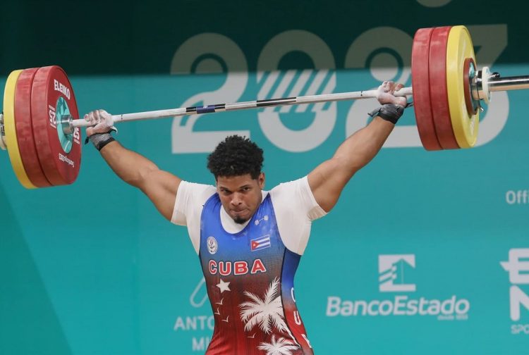 El pesista cubano pesista cubano Juan Carlos Zaldívar (102 kg), medallista de plata en los Juegos Panamericanos de Santiago de Chile. Foto: Jit / Facebook.