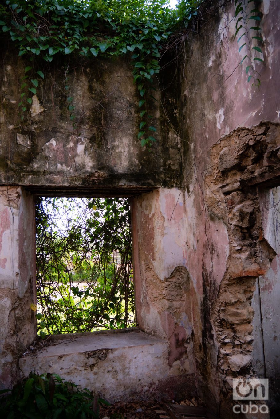 A pesar del deterioro, se puede apreciar la fuerza de la edificación. Foto: Jorge Ricardo.