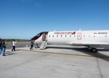 Air Century es la primera que suspende su itinerario entre Cuba y Nicaragua tras el anuncio del Gobierno de Estados Unidos de restringir visas a dueños y ejecutivos de compañías que promuevan la migración ilegal. Foto: Facebook/Air Century.