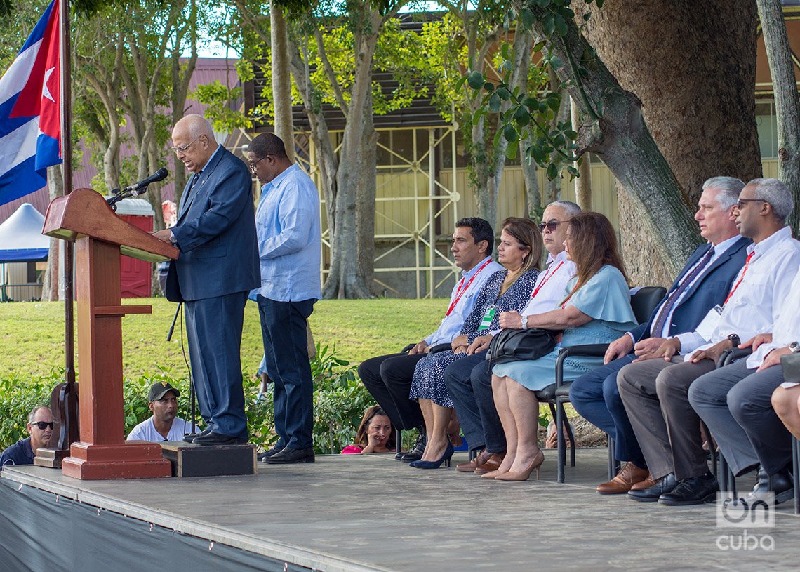 El ministro cubano de Comercio Exterior y la Inversión Extranjera, Ricardo Cabrisas, habla en la apertura de la Feria Internacional de La Habana FIHAV 2023. Foto: Otmaro Rodríguez. 