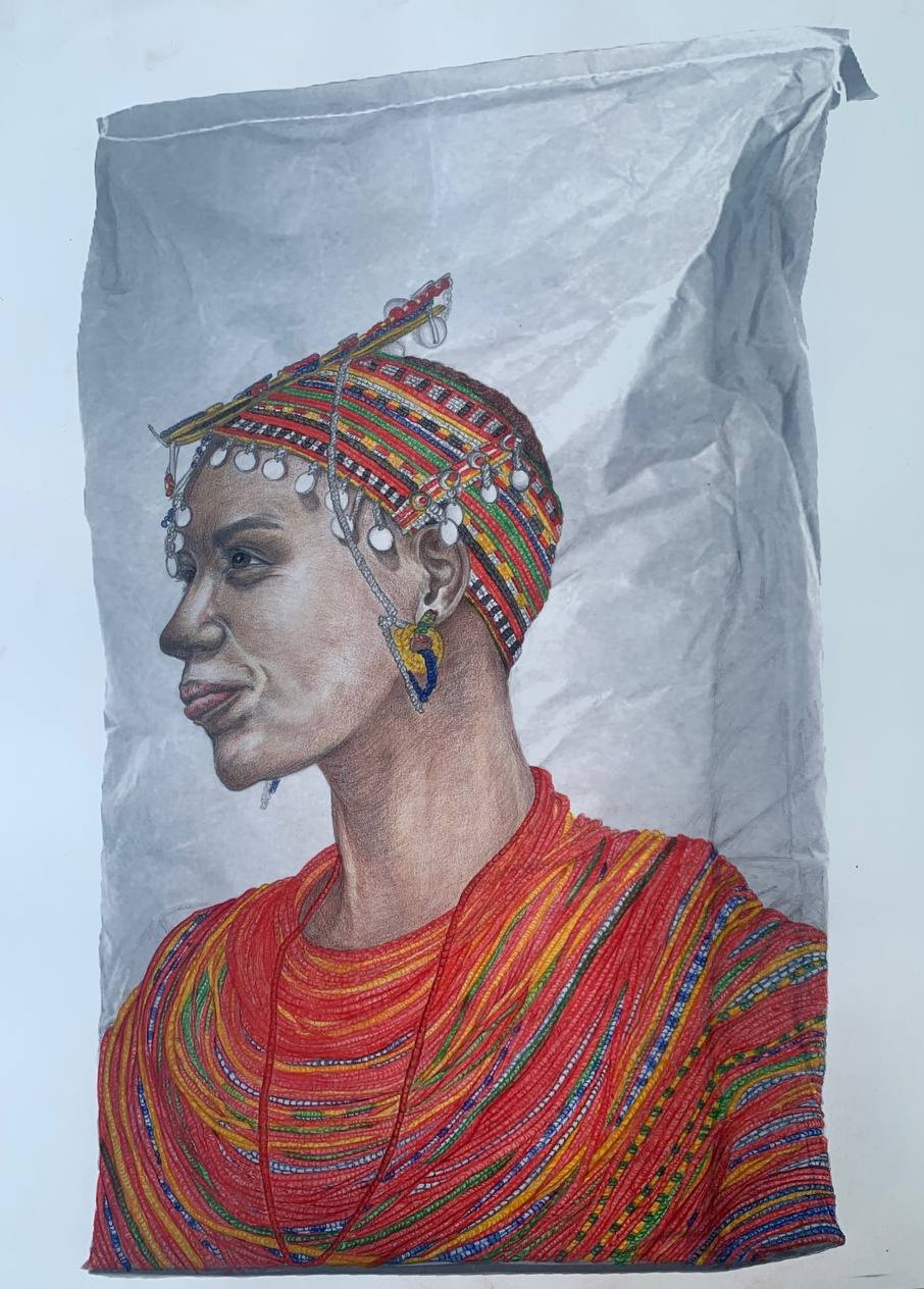 “Mujer Massai”, 2023. Dibujo con acuarela y creyón sobre impresión digital, 71 x 87 cm.

