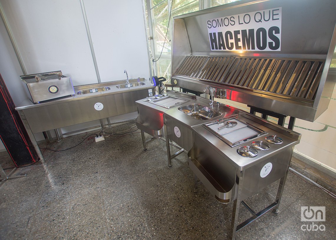 Products manufactured by the creative group Alacero, from Cienfuegos. Photo: Otmaro Rodríguez.