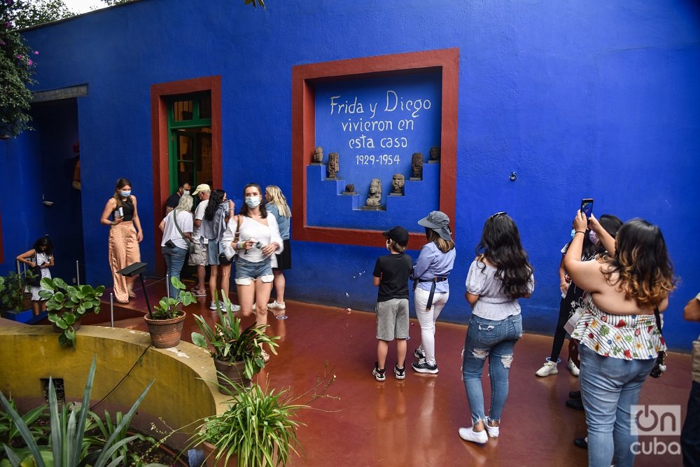 Patio interior de la Casa-Museo Frida Kahlo. Foto: Kaloian.
