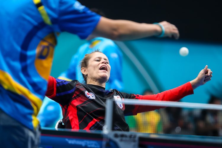 Yanelis Silva compite en la ronda de grupos del para tenis de mesa de los VII Juegos Parapanamericanos Santiago 2023. Foto: Calixto N. Llanes/JIT