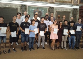 También premiaron a los estudiantes ganadores de las olimpiadas universitarias de Matemática y a los estudiantes ganadores del concurso Regional de Programación Universitaria. Foto: Universidad de La Habana - UH/Facebook.