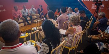 Panel “Ya conocemos los obstáculos. ¿Cuáles son las oportunidades para emprender en Cuba?”, organizado por OnCuba en FIHAV 2023. Foto: Otmaro Rodríguez.