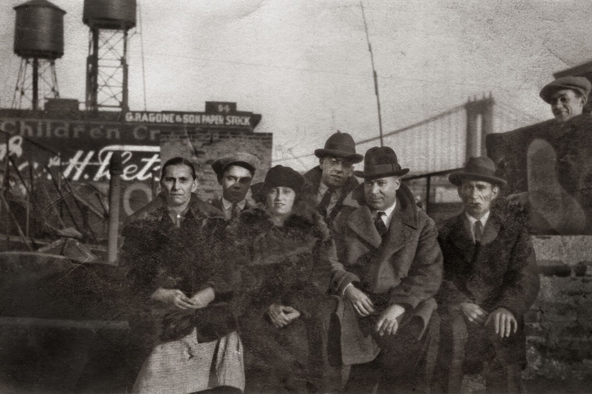 Inmigrantes españoles en Estados Unidos. Foto: tomada de "Inmigrantes invisibles. Españoles en los Estados Unidos: 1868-1945", de los autores Luis Argeo y James D. Fernández.
