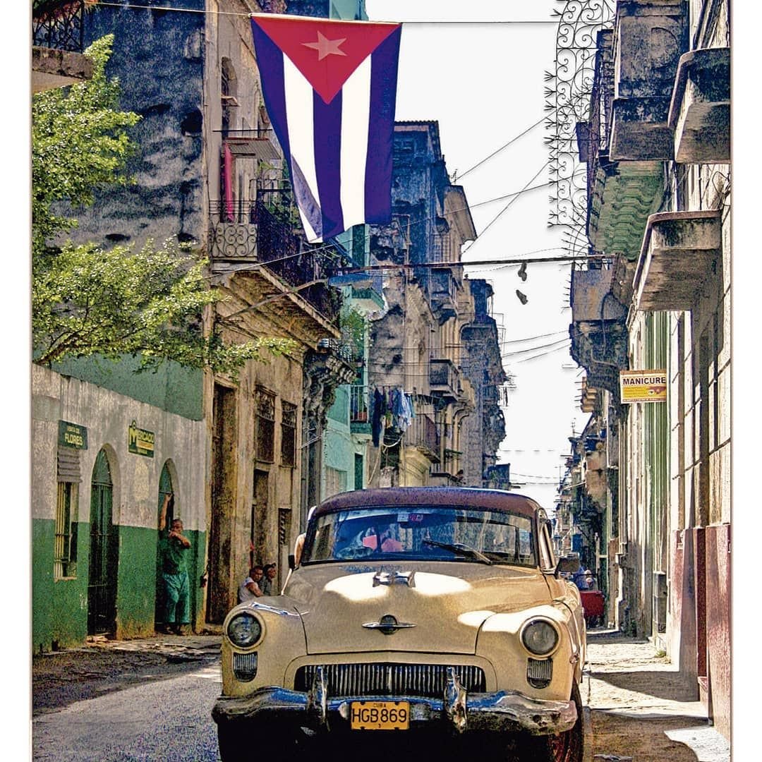 Calle de La Habana Vieja, de Enmanuel Castells Carrión. Foto tomada de Instagram.
