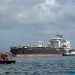Barco petrolero saliendo de la Bahía de La Habana. Foto: Otmaro Rodríguez