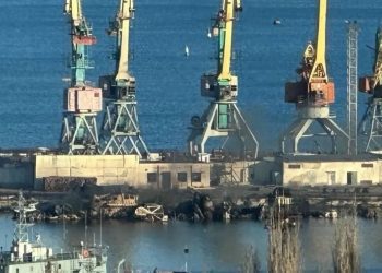 Lugar del puerto de Feodosia donde presumiblemente se encontraba el buque de desembarco ruso Novocherkassk. Foto: www.ukranews.com