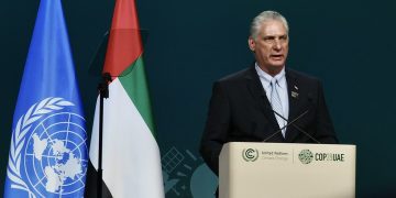 El presidente Miguel Díaz-Canel habla durante la Cumbre del Clima de las Naciones Unidas (COP28), en Dubái. Foto: PresidenciaCuba / X.