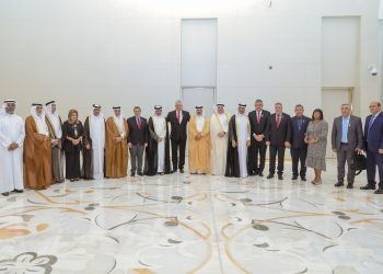 El presidnete Miguel Díaz-Canel y su delegación junto con empresarios de Catar, en su visita a ese país. Foto: @Qatar_Chamber / X.