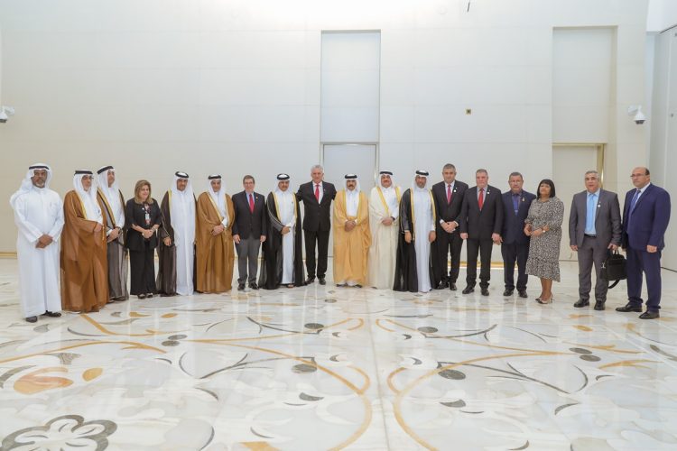 El presidnete Miguel Díaz-Canel y su delegación junto con empresarios de Catar, en su visita a ese país. Foto: @Qatar_Chamber / X.