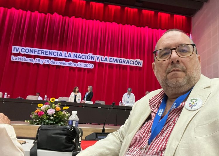 José Luis Rumbaut durante la IV Conferencia Nación y Emigración. Foto: Cortesía del autor.