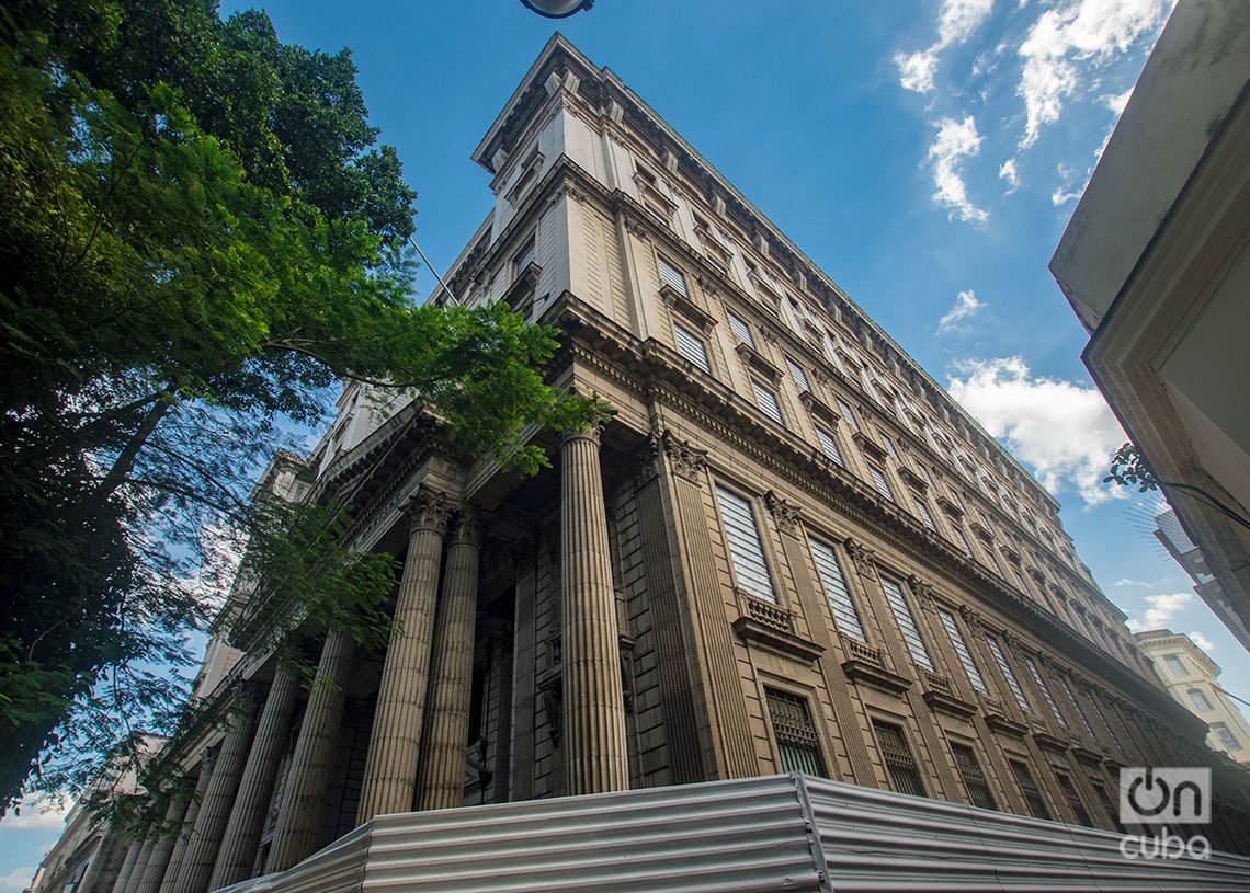 El primer edificio para el Banco Nacional de Cuba, construido por la firma Purdy&Henderson. Foto: Otmaro Rodríguez.