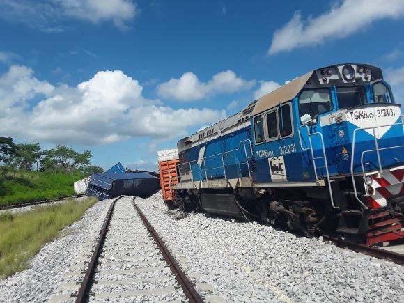 Descarrilamiento de un tren de carga en Mariel en 2019. Dos personas, incluidas en la lista, estarían implicadas en la financiación y organización de esta acción. Foto: Cubadebate.