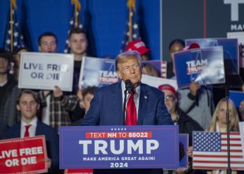 El expresidente de EE.UU. Donald Trump durante un acto de campaña en la Universidad de New Hampshire, en Durham, el 16 de diciembre de 2023. Foto: Amanda Sabga / EFE.