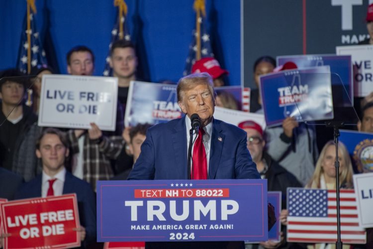 El expresidente de EE.UU. Donald Trump durante un acto de campaña en la Universidad de New Hampshire, en Durham, el 16 de diciembre de 2023. Foto: Amanda Sabga / EFE.