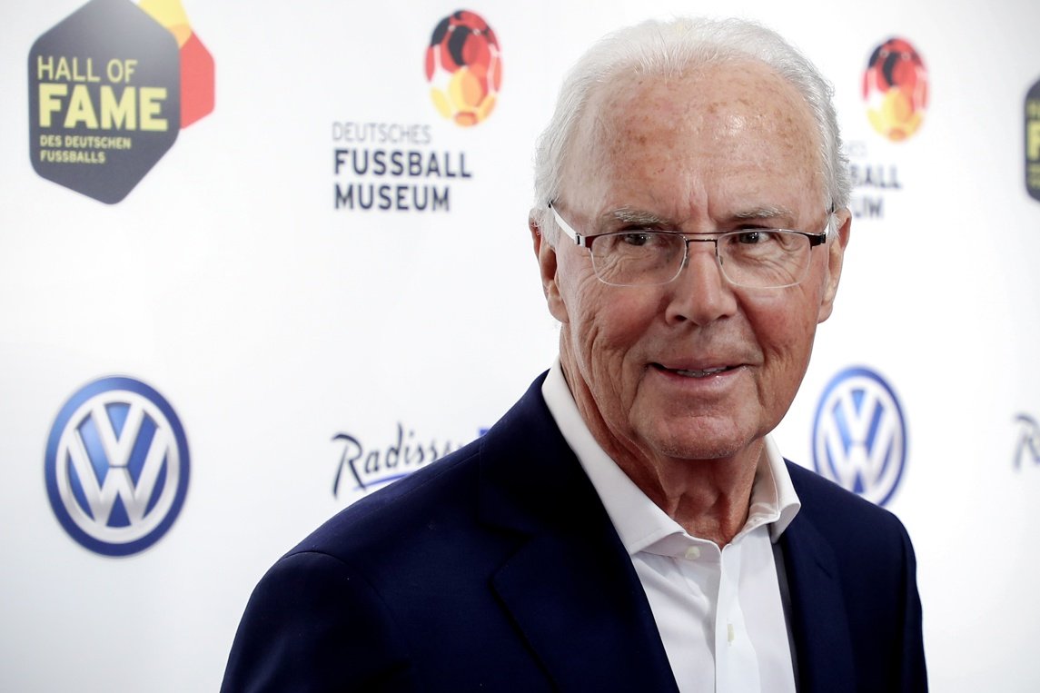 Fotografía de archivo de Franz Beckenbauer en la gala inaugural del "Salón de la Fama" del fútbol alemán en Dortmund, Alemania, el 1 de abril de 2019. Foto: EFE / Archivo.