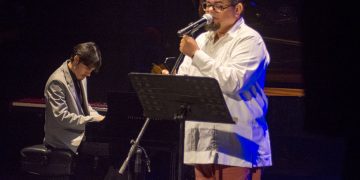 Eduardo Sosa y Rodrigo García durante el concierto “Los Días de Gloria”, en el Teatro Martí de La Habana. Foto: Otmaro Rodríguez.