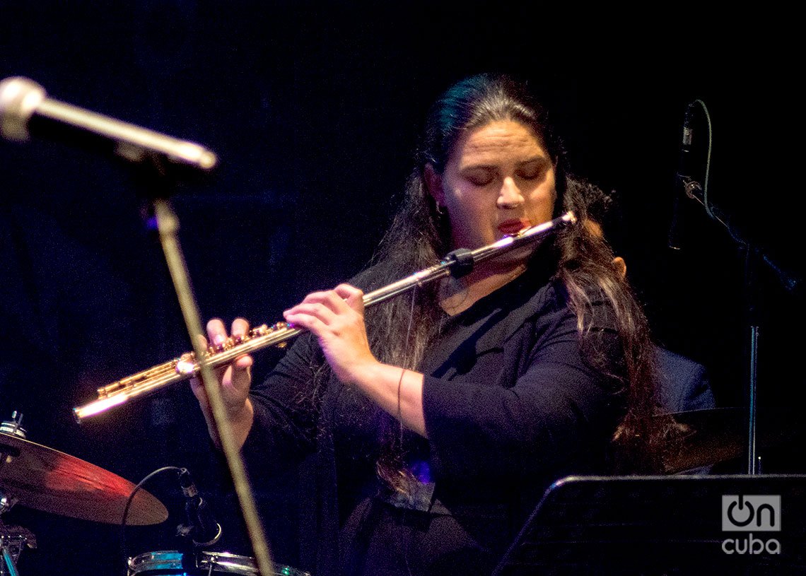 Niurka González durante el concierto “Los Días de Gloria”, en el Teatro Martí de La Habana. Foto: Otmaro Rodríguez.