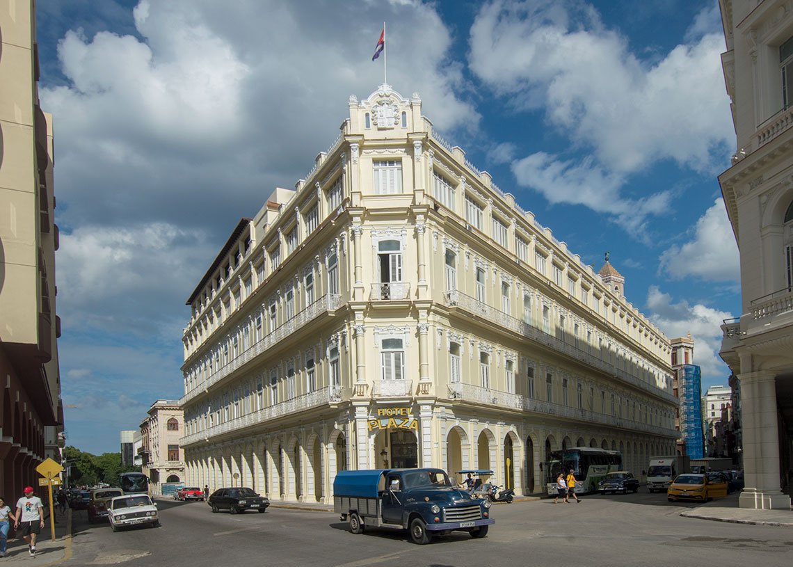 Antes de construirse y ampliarse el Hotel Plaza, en este lugar estuvo el Diario de la Marina. Foto: Otmaro Rodríguez.