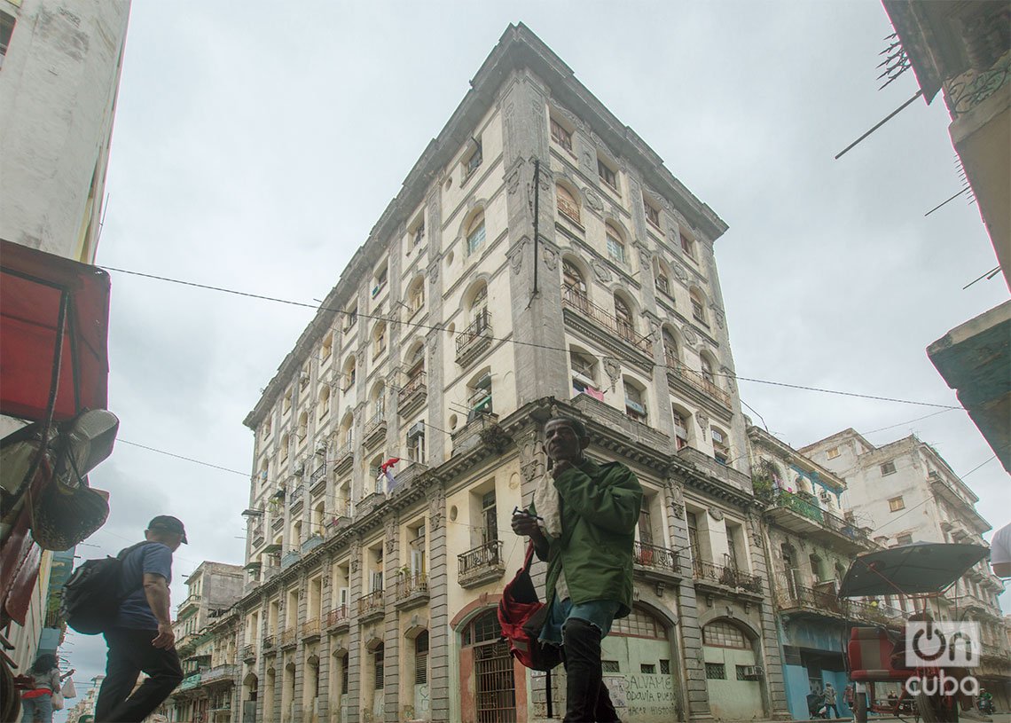La Habana tuvo su Hotel Ritz, se encontraba situado en la intersección de las calles Neptuno y Perseverancia. Foto: Otmaro Rodríguez.