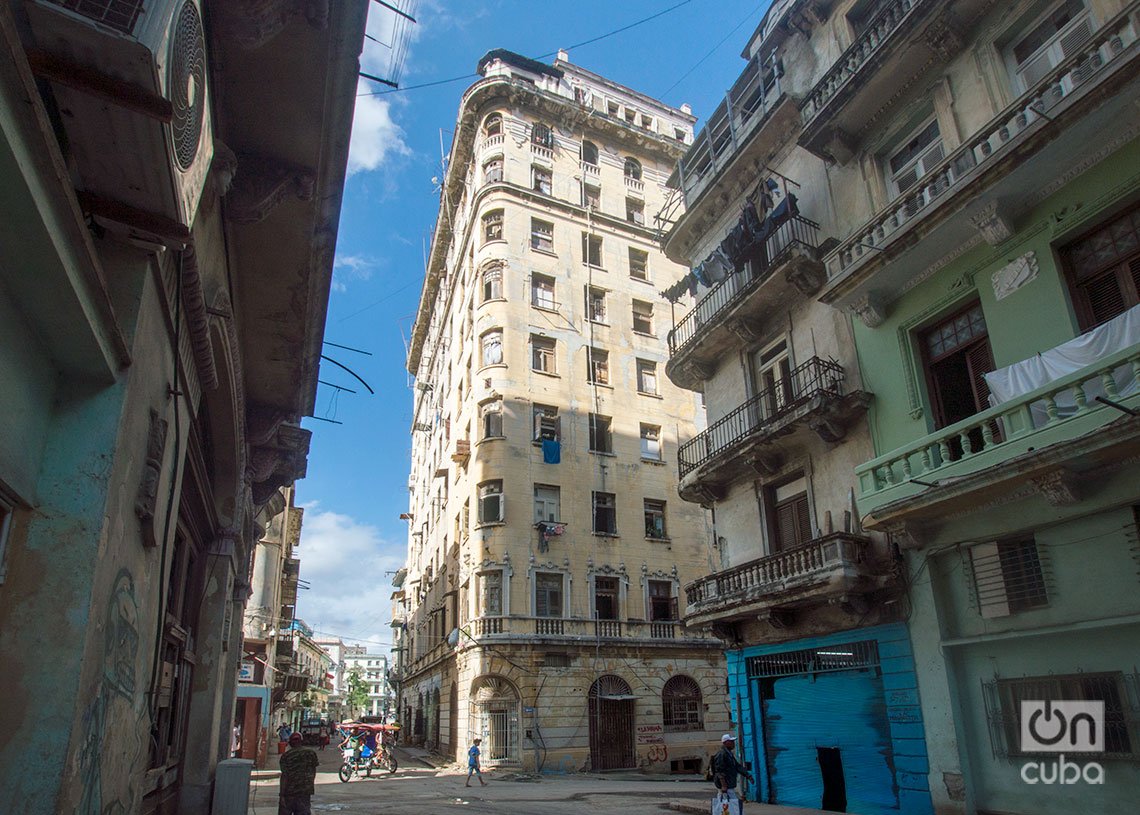 El antiguo Hotel Astor fue uno de los edificios más altos de La Habana en 1920: Foto: Otmaro Rodríguez.