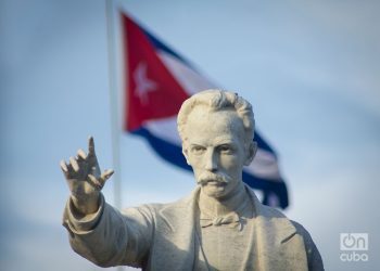 El monumento a José Martí en el Parque Central de La Habana se inauguró el 24 de febrero de 1905. Ese día la bandera nacional fue izada por el Generalísimo Máximo Gómez. Foto: Otmaro Rodríguez.