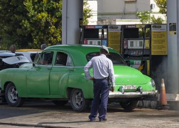 Servicentro en Cuba. Foto: Yander Zamora / EFE.
