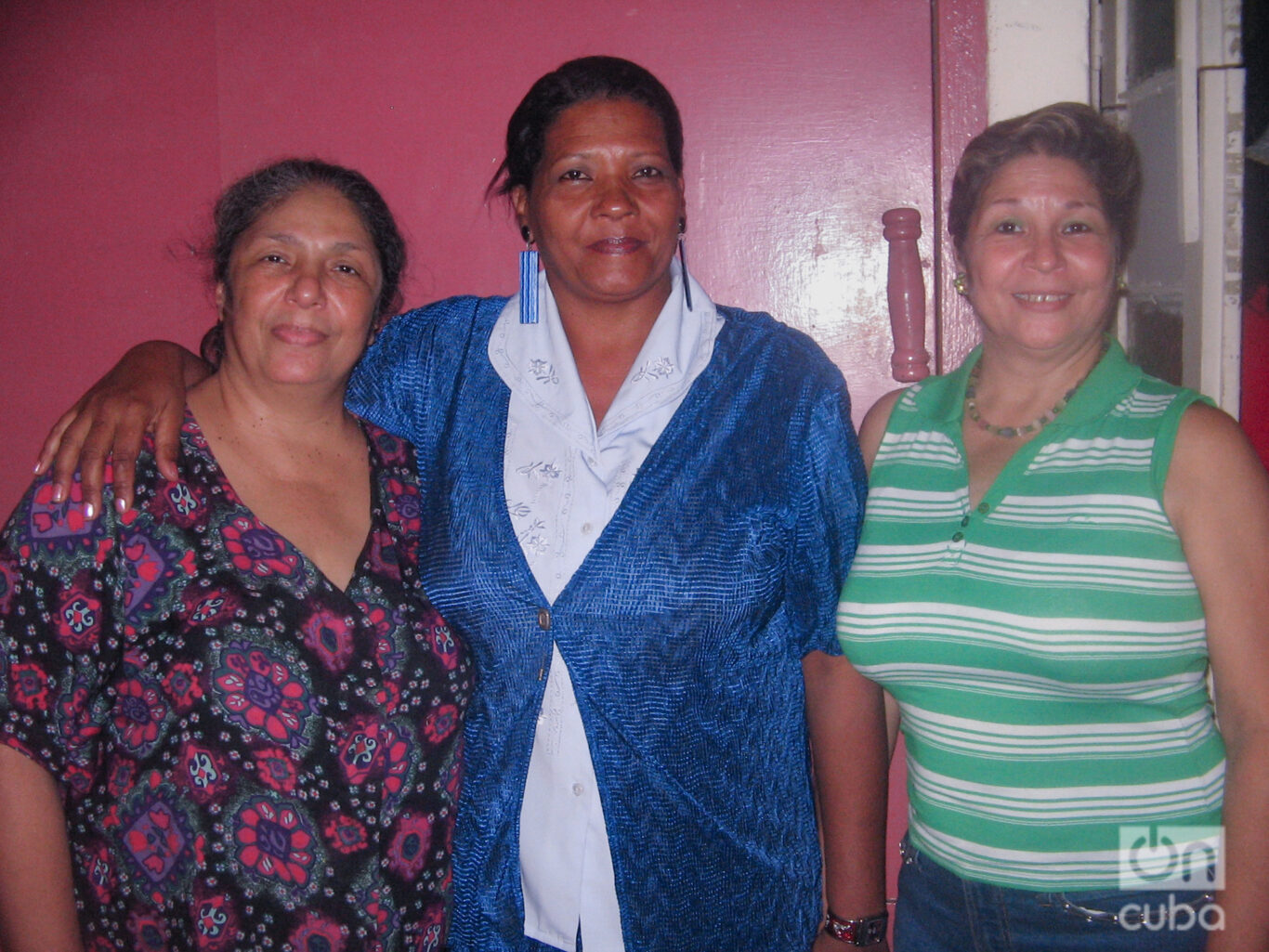 Mi tía Angelita en el centro custodiada por sus hermanas, mi mamá y mi tía China. Foto: Archivo familiar