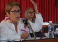 Marta Bonet, nueva presidenta de la Uneac. Detrás, Magda Resik, ahora vicepresidenta primera de la organización. Foto: Uneac / Archivo.