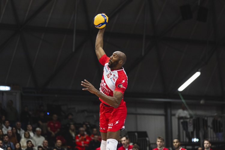 El voleibolista cubano Robertlandy Simón. Foto: @SIRVolleyPG / X.