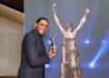Javier Sotomayor premiado por el periódico español Mundo Deportivo. Foto: Mundo Deportivo.