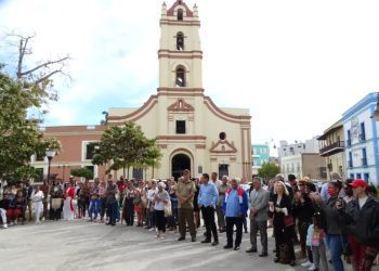 Autoridades e invitados en el acto de inicio de las festividades por los 510 años de Camagüey. Foto: Radio Cadena Agramonte.