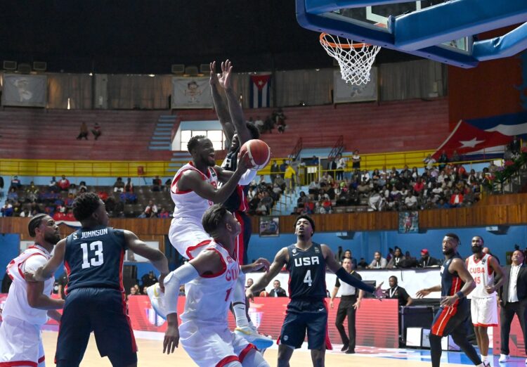 Cuba está a un paso de conseguir el boleto a la Americup 2025, pero están en una situación límite para enfrentar sus partidos contra Bahamas y Puerto Rico a partir de este jueves. Foto: Ricardo López Hevia.