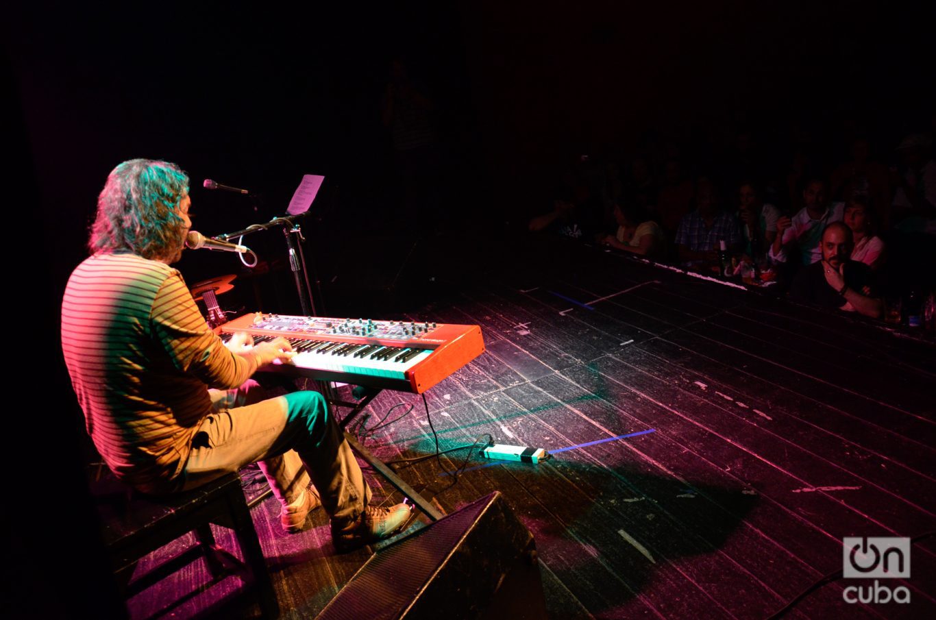Santiago Feliú al piano en Argentina durante un concierto en 2013. Foto: Kaloian.