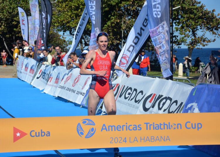 La estadonidense Gwen Jorgensen, campeona olímpica de Río 2016, dominó el Triatlón de La Habana. Foto: Ricardo López Hevia.